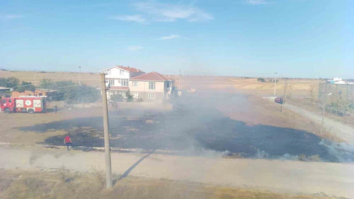 Tekirdağ’da otluk alanda yangın