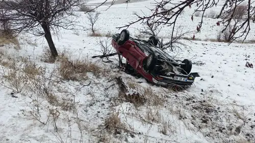 Kayganlaşan Yolda Kamyonet Dehşet Saçtı