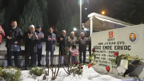 Şehit Aileleri Yeni Yıla Şehitlikte Girdi