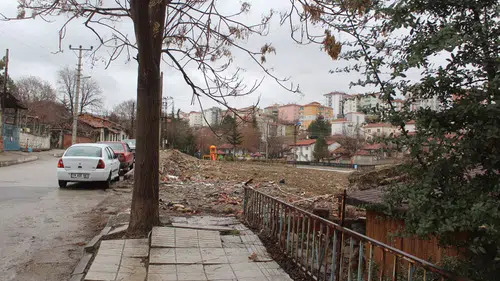 Kaldırım Yayalara Kapalı!