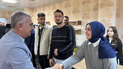 Gençlerin Yusuf Abisi Sahada