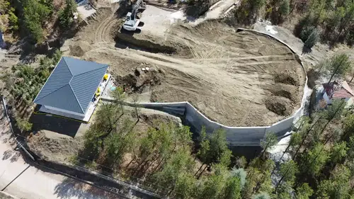 Şehitlik Anıtı ve Taziye Evi Hızla Yükseliyor