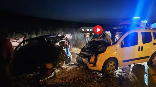 Hafif Ticari Araç ile Otomobil Çarpıştı