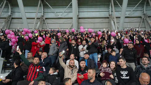 Farkındalık Yaratmak İçin Pembe Giydiler!