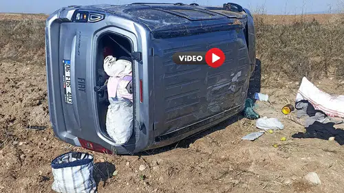 Bariyerlere Çarpan Hafif Ticari Araç Takla Attı