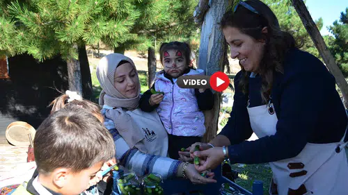 Aileler ve Çocuklar, Kışlık Yiyeceklerini Birlikte Hazırladı