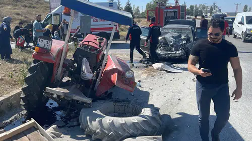 Traktör ile Otomobil Çarpıştı: 7 Yaralı