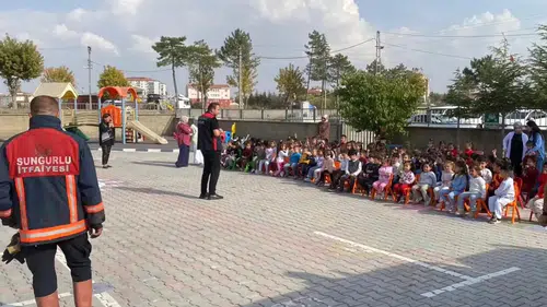 Minik Öğrencilere Afet Farkındalık Eğitimi