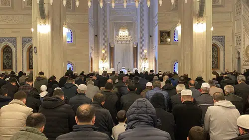 7'den 70'e O Manevi Coşku İçin Saf Tuttular