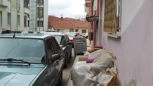 Kaldırım Var, Yaya Yok!