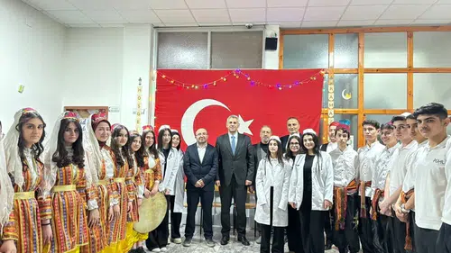 Gençler, Ramazan’ı İlahi ve Manilerle Karşıladı