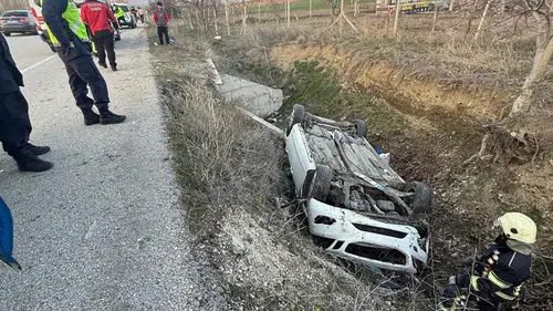Çorum’da Otomobil Dereye Devrildi: 4 Yaralı