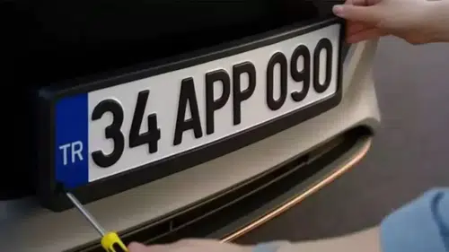 APP Plaka Tartışması Sürüyor