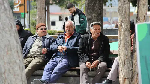 Ak Parti'den Bayram İkramiyesine Zam Bekleyen Emeklileri Üzen Açıklama