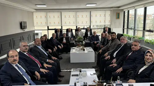 Ak Partililer Parti Binasında Bayramlaştı