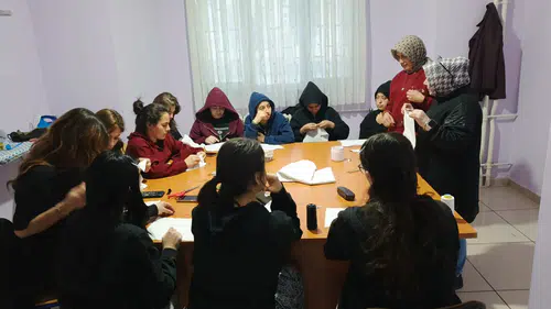 Dikiş Kursuyla Hayata Hazırlanıyorlar