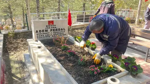 Şehitliklerde Bakım Çalışması