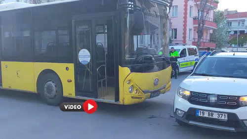 Halk Otobüsü ile Otomobil Çarpıştı
