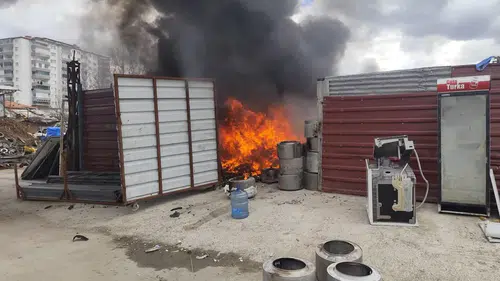 Hurdalıkta Çıkan Yangın Korkuttu