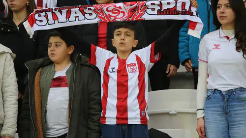 Deplasman Tribünü Doluyor Mu ?