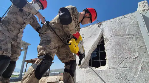 Komandolar Afetler İçin Ter Döktü