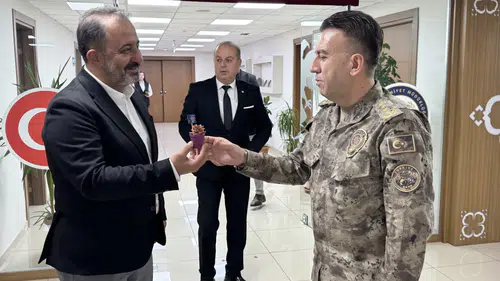 Huzurun Bekçilerine Çiçekli Teşekkür