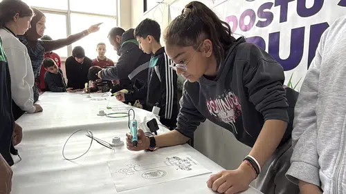 Çöp Plastikler Ellerinde Hayat Buldu