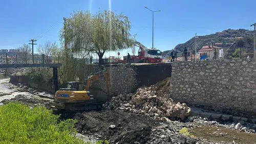 Meydan Çayı Mevkiindeki Yaya Köprüsü Onarımda