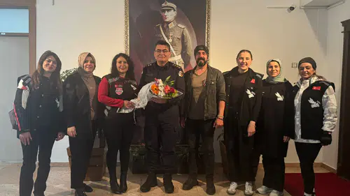 Kadın Motosikletçiler Jandarma’yı Ziyaret Etti