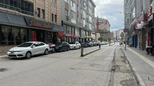 Kulaksız Sokak Esnafı Çözüm İstiyor