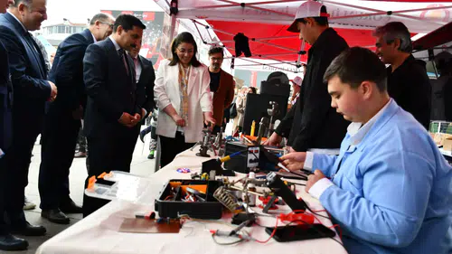 Meydanda Mesleki Eğitim Rüzgarı Esti