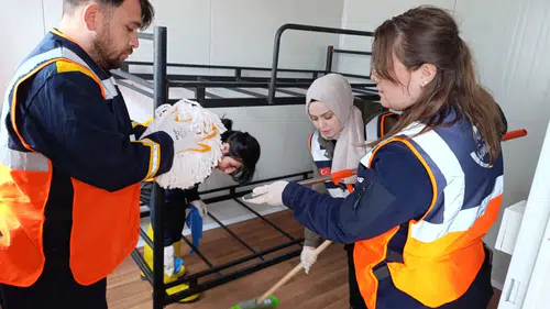 Afetzedeler İçin Yaşam Konteynerleri Kuruldu