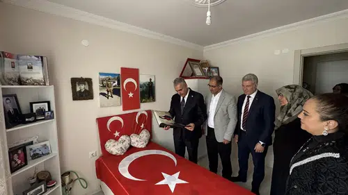 Ahlatcı’dan Şehit Annesine Vefa Ziyareti