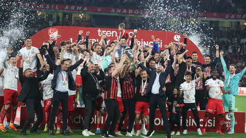 İşte Çorum FK’nin Kupayı Kaldırdığı Anlar