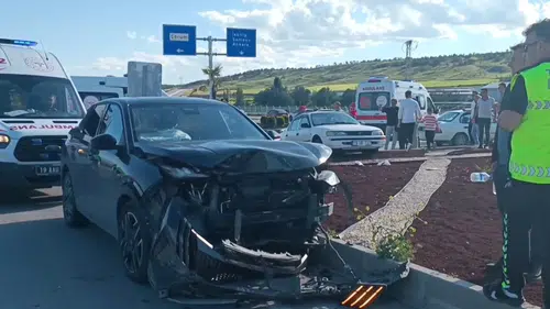 İki Otomobilin Çarpıştığı Kazada 4 Kişi Yaralandı