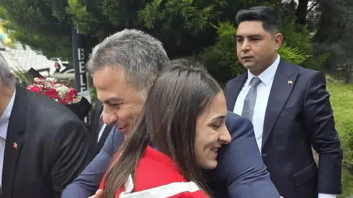 Avrupa Şampiyonu Özdenur Memleketinde Coşkuyla Karşılandı