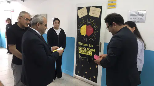 Liseliler Nezaket İçin Yarıştı