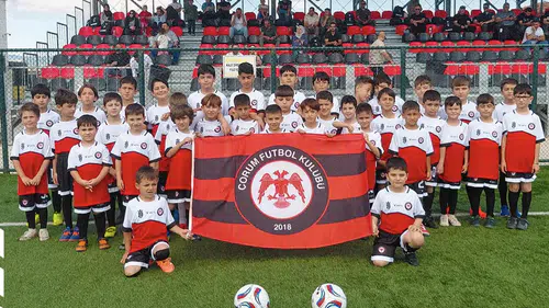 Yaz Futbol Okulunda İlk Grup Sahaya İndi