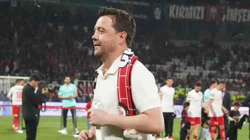 Uğur Uçar Madalyayı Aldıktan Sonra Koştu ve …