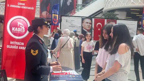 Jandarma Stantlarına Vatandaşlardan Büyük İlgi
