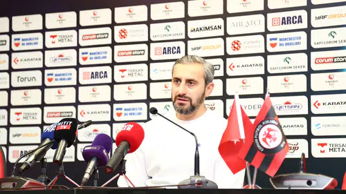 Serkan Özbalta İmzaladı