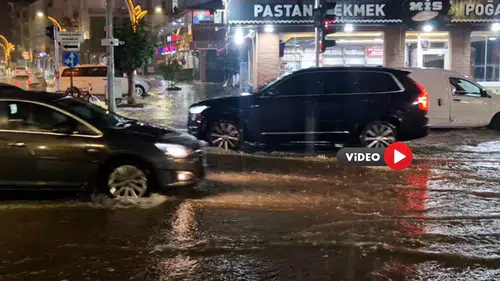 Alaca'da Sağanak Doluya Dönüştü, Cadde ve Sokaklar Beyaza Büründü