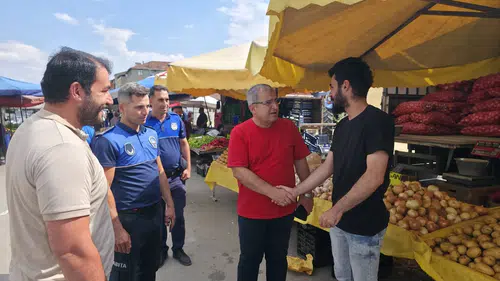 Pazar Yerinde Vatandaşı Dinledi