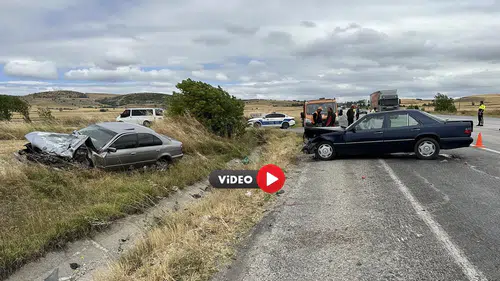 İki Otomobil Çarpıştı, Can Pazarı Yaşandı
