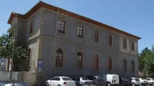 Tarihi Okul Kütüphane Olmak İçin Gün Sayıyor