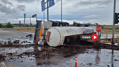Tır ile Tanker Çarpıştı: 2 Yaralı
