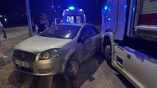 Tırla Otomobil Çarpıştı