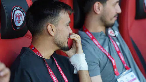 Kaza Sonrası Arkadaşlarını Yalnız Bırakmadı
