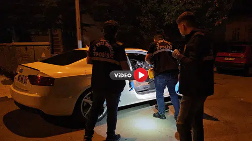 Park Halindeki Araç Kurşunlandı