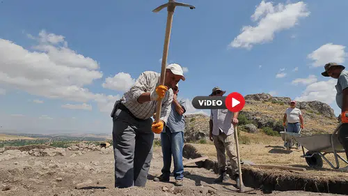 Arkeolojik Kazılara 51 Yıldır Kazmasıyla Katkı Sunuyor